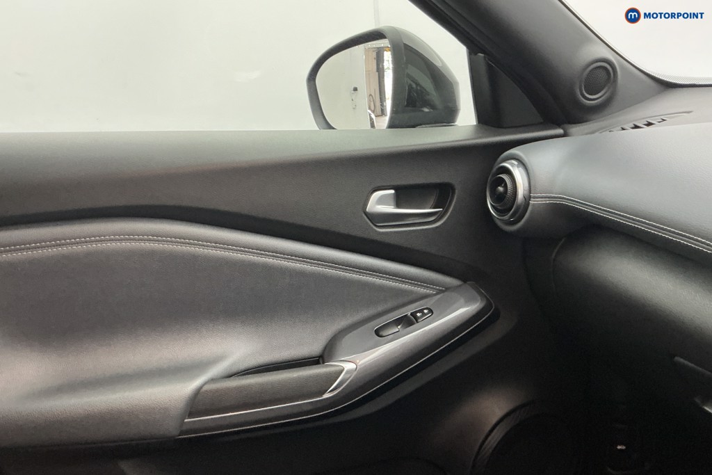 Nissan Juke N-Connecta Manual Petrol SUV - Stock Number (1651404) - 19th supplementary image