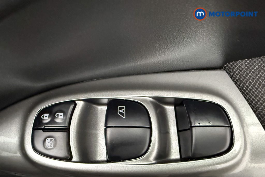 Nissan Juke Acenta Automatic Petrol SUV - Stock Number (1658338) - 17th supplementary image