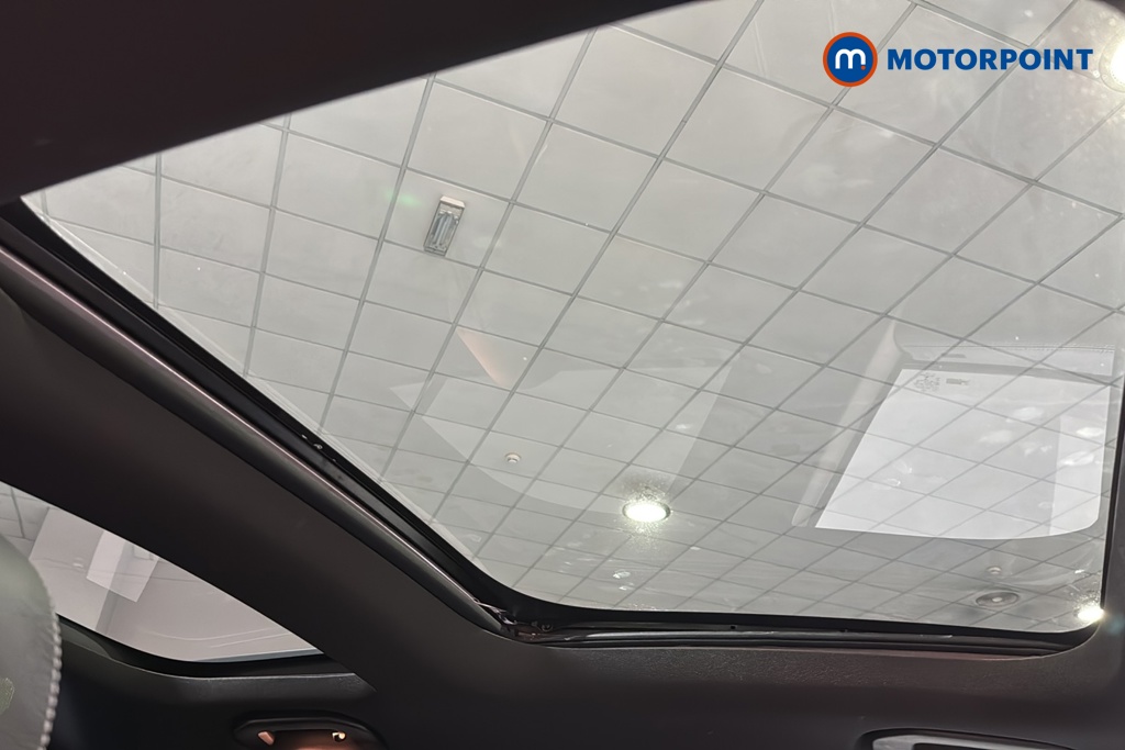 Mercedes-Benz GLB AMG Automatic Petrol SUV - Stock Number (1663557) - 20th supplementary image
