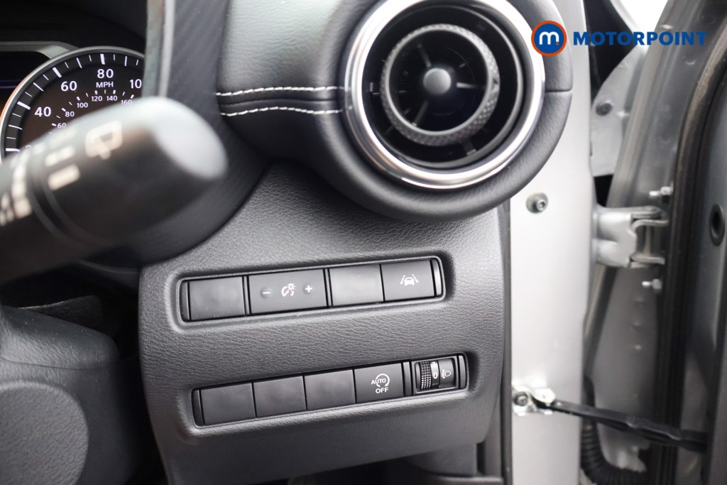 Nissan Juke N-Connecta Automatic Petrol SUV - Stock Number (1665100) - 7th supplementary image