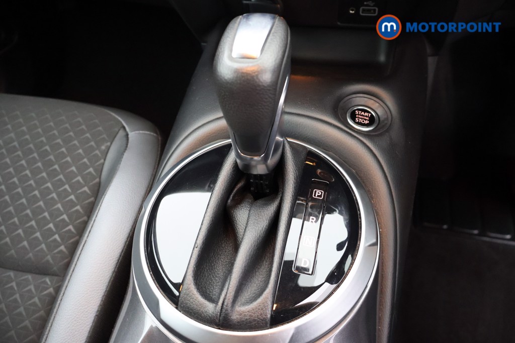 Nissan Juke N-Connecta Automatic Petrol SUV - Stock Number (1665100) - 9th supplementary image