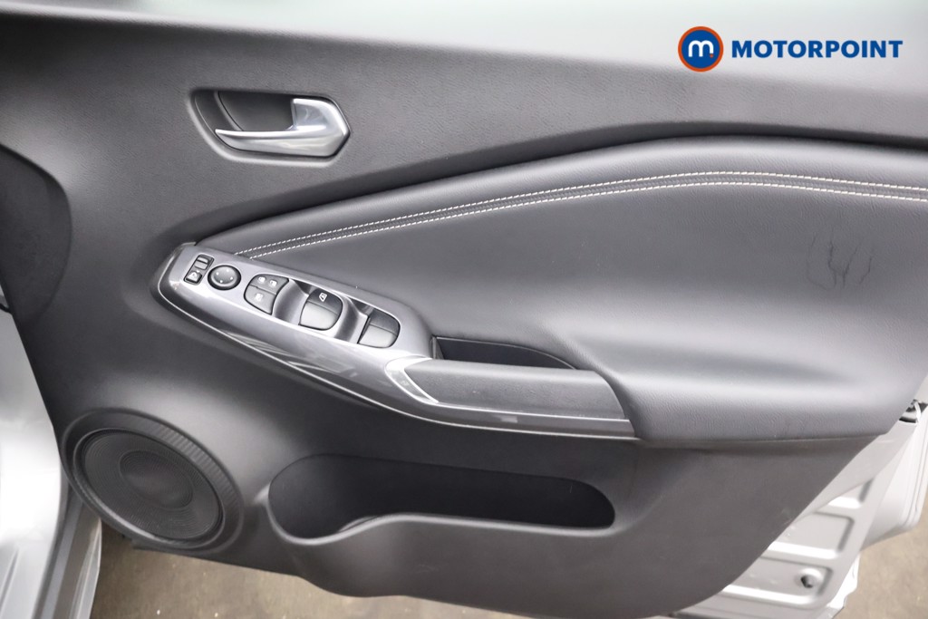 Nissan Juke N-Connecta Automatic Petrol SUV - Stock Number (1665100) - 14th supplementary image