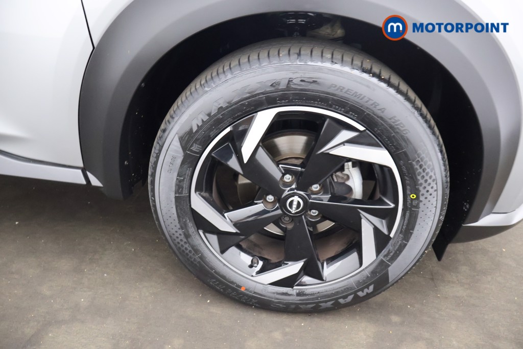 Nissan Juke N-Connecta Automatic Petrol SUV - Stock Number (1665100) - 33rd supplementary image