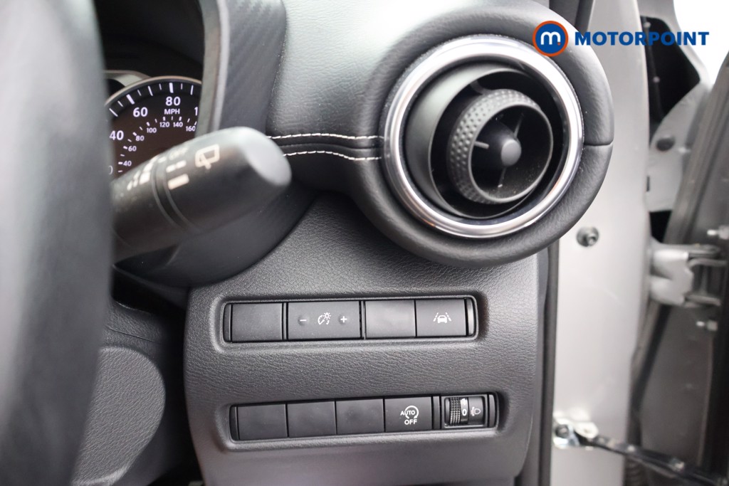 Nissan Juke N-Connecta Automatic Petrol SUV - Stock Number (1665104) - 7th supplementary image