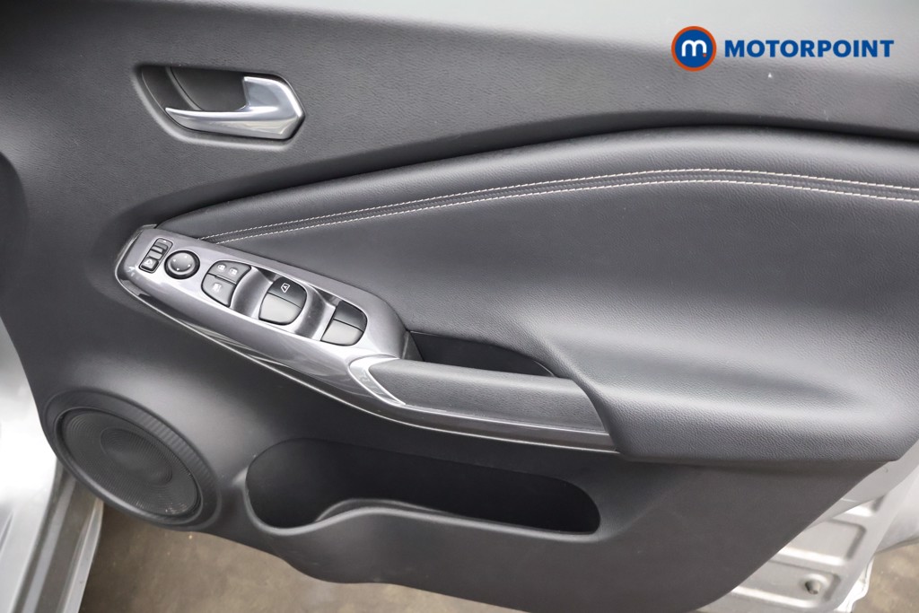 Nissan Juke N-Connecta Automatic Petrol SUV - Stock Number (1665104) - 14th supplementary image