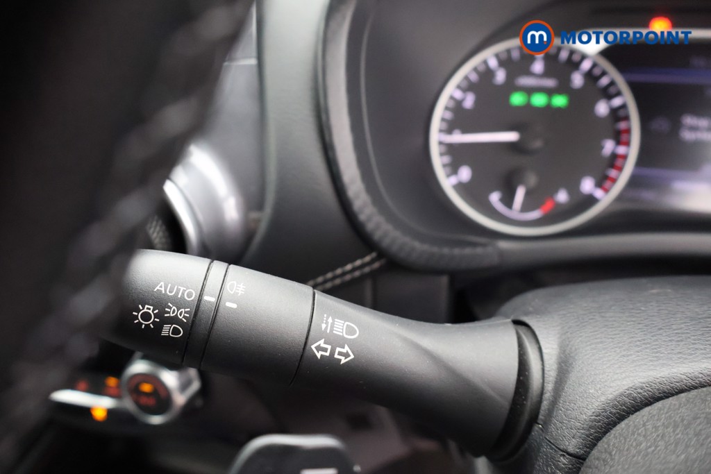 Nissan Juke N-Connecta Automatic Petrol SUV - Stock Number (1665107) - 4th supplementary image