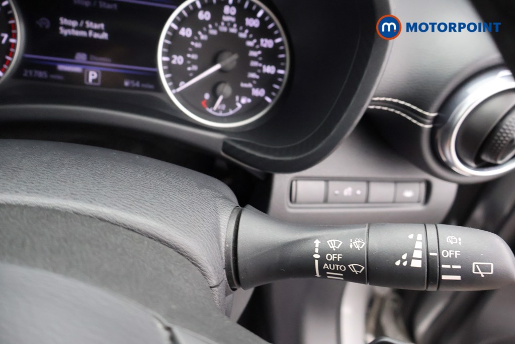Nissan Juke N-Connecta Automatic Petrol SUV - Stock Number (1665107) - 5th supplementary image