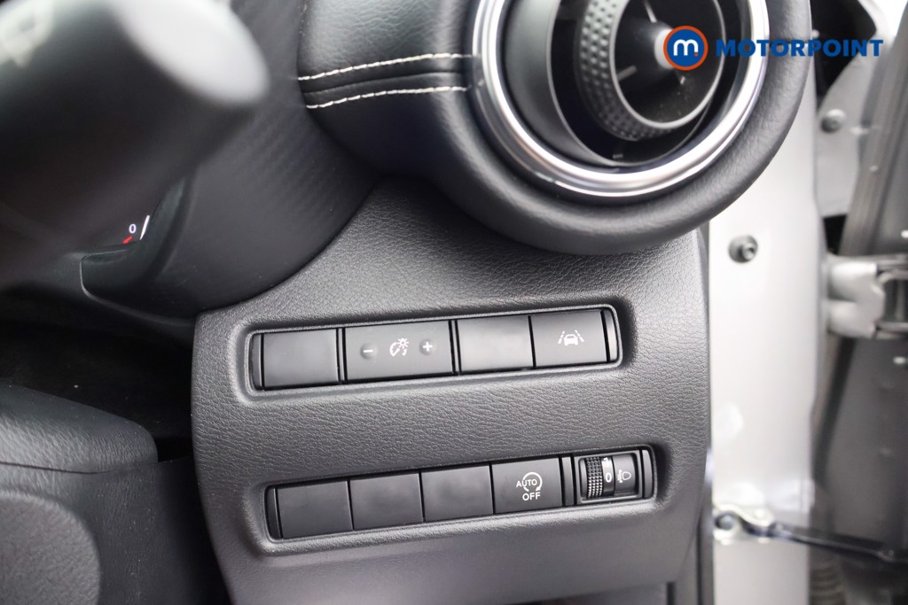 Nissan Juke N-Connecta Automatic Petrol SUV - Stock Number (1665107) - 14th supplementary image