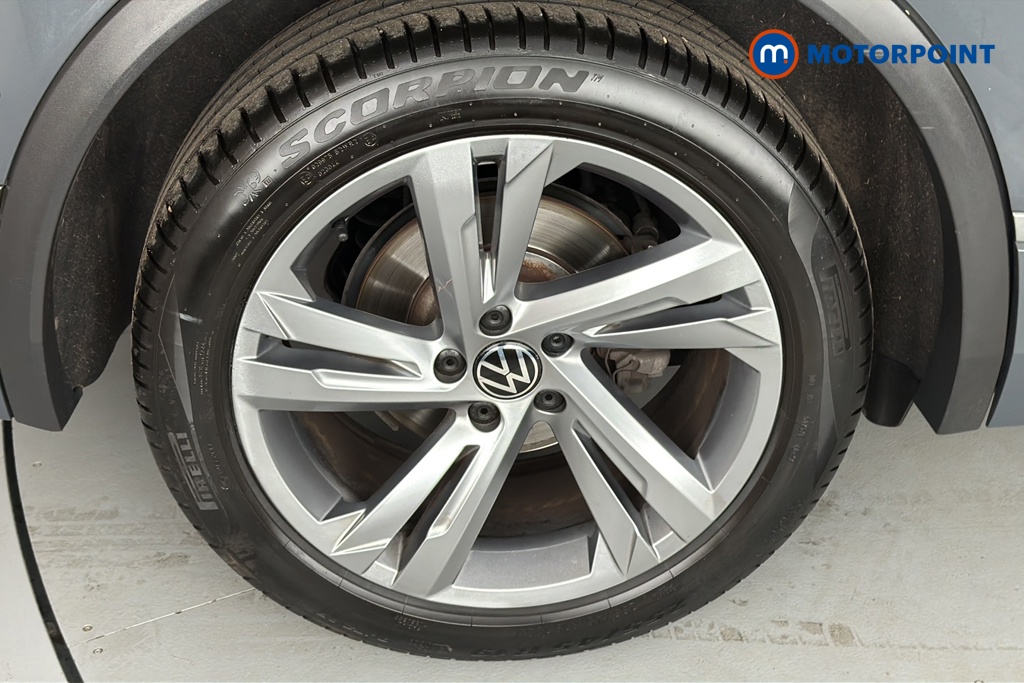 Volkswagen Tiguan R-Line Edition Automatic Petrol SUV - Stock Number (1666343) - 46th supplementary image