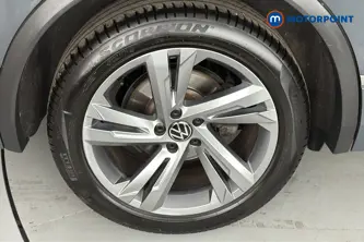 Volkswagen Tiguan R-Line Edition Automatic Petrol SUV - Stock Number (1666343) - 46th supplementary image
