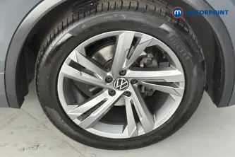 Volkswagen Tiguan R-Line Edition Automatic Petrol SUV - Stock Number (1666343) - 47th supplementary image