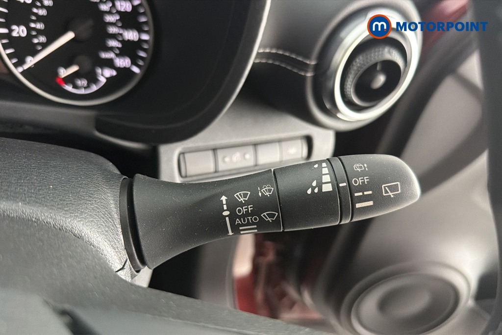 Nissan Juke N-Connecta Automatic Petrol-Electric Hybrid SUV - Stock Number (1667097) - 6th supplementary image