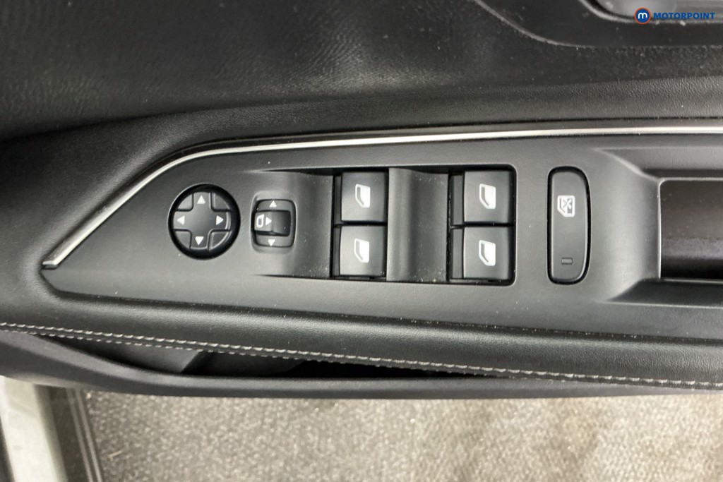 Peugeot 3008 Allure Manual Diesel SUV - Stock Number (1647583) - 17th supplementary image