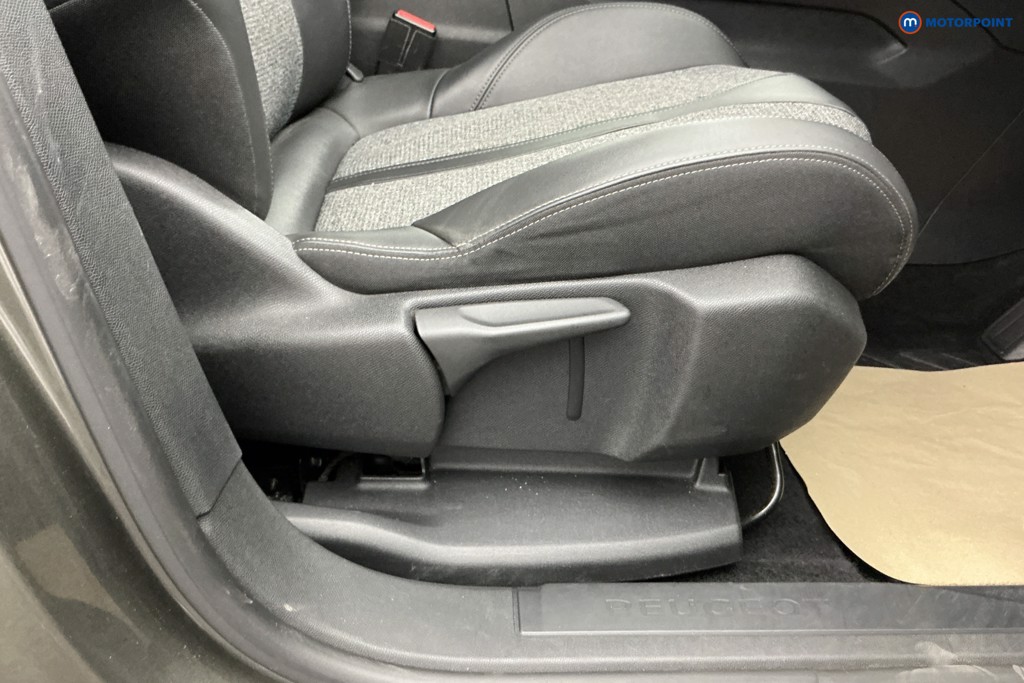 Peugeot 3008 Allure Manual Diesel SUV - Stock Number (1647583) - 18th supplementary image