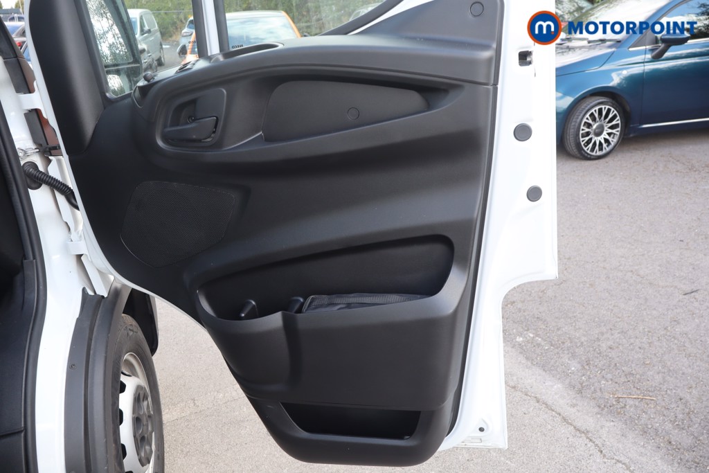 Iveco Daily Business Automatic Diesel High Volume-High Roof Van - Stock Number (1651384) - 6th supplementary image