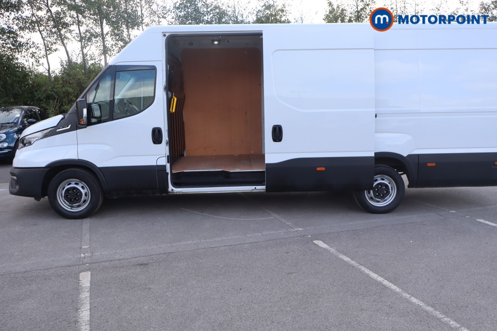 Iveco Daily Business Automatic Diesel High Volume-High Roof Van - Stock Number (1651384) - Passenger side rear corner