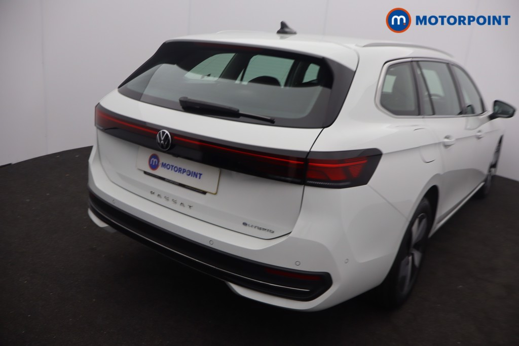 Volkswagen Passat Life Automatic Petrol Plug-In Hybrid Estate - Stock Number (1657369) - 2nd supplementary image