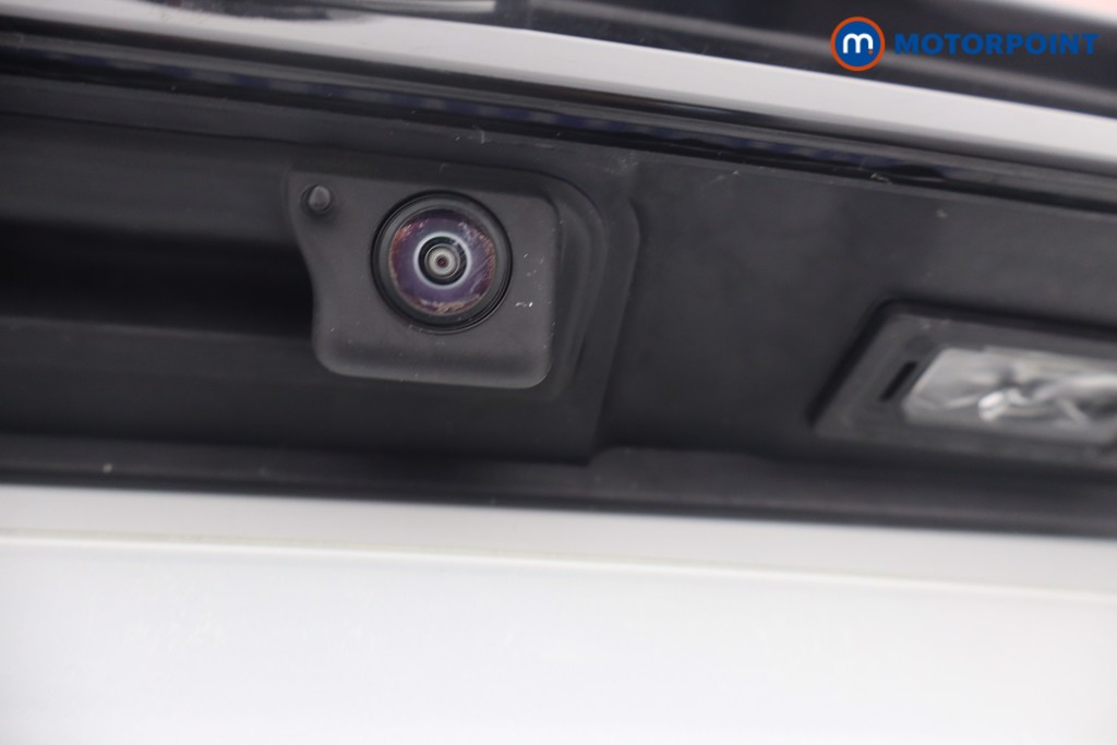 Volkswagen Passat Life Automatic Petrol Plug-In Hybrid Estate - Stock Number (1657369) - 5th supplementary image