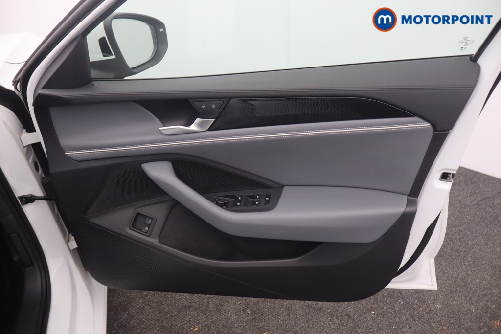 Volkswagen Passat Life Automatic Petrol Plug-In Hybrid Estate - Stock Number (1657369) - 9th supplementary image