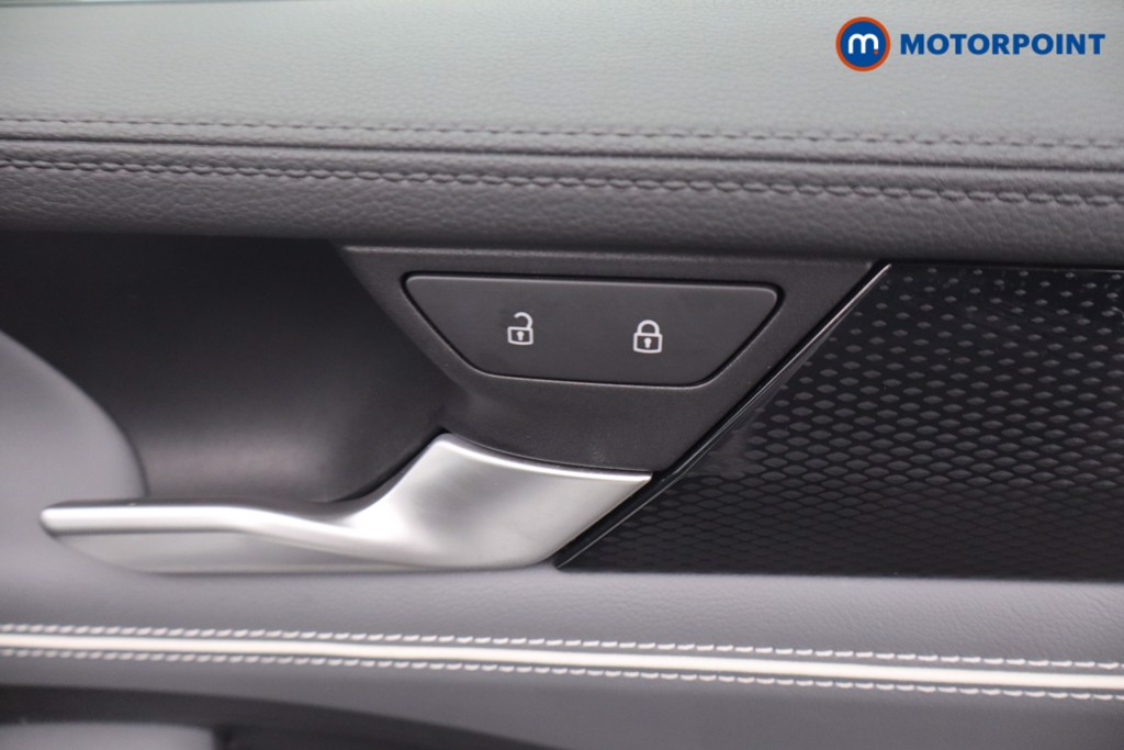 Volkswagen Passat Life Automatic Petrol Plug-In Hybrid Estate - Stock Number (1657369) - 10th supplementary image