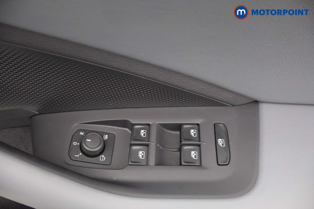 Volkswagen Passat Life Automatic Petrol Plug-In Hybrid Estate - Stock Number (1657369) - 11th supplementary image