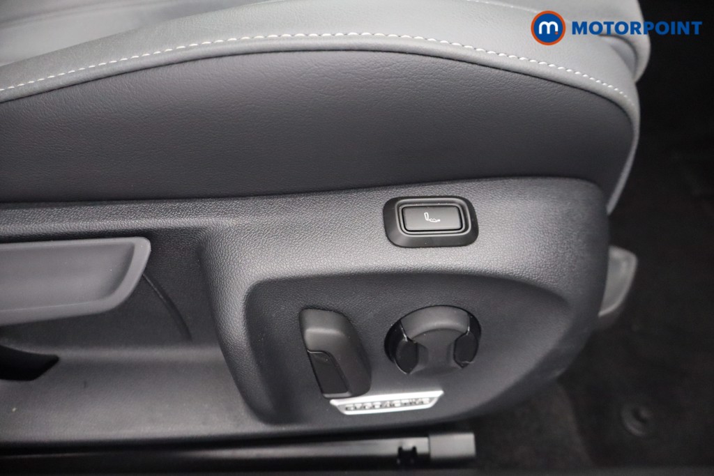 Volkswagen Passat Life Automatic Petrol Plug-In Hybrid Estate - Stock Number (1657369) - 13th supplementary image