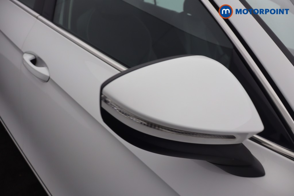 Volkswagen Passat Life Automatic Petrol Plug-In Hybrid Estate - Stock Number (1657369) - 24th supplementary image