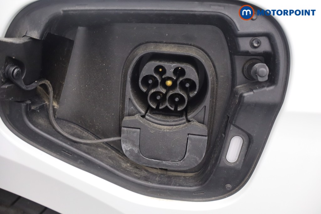 Volkswagen Passat Life Automatic Petrol Plug-In Hybrid Estate - Stock Number (1657369) - 28th supplementary image