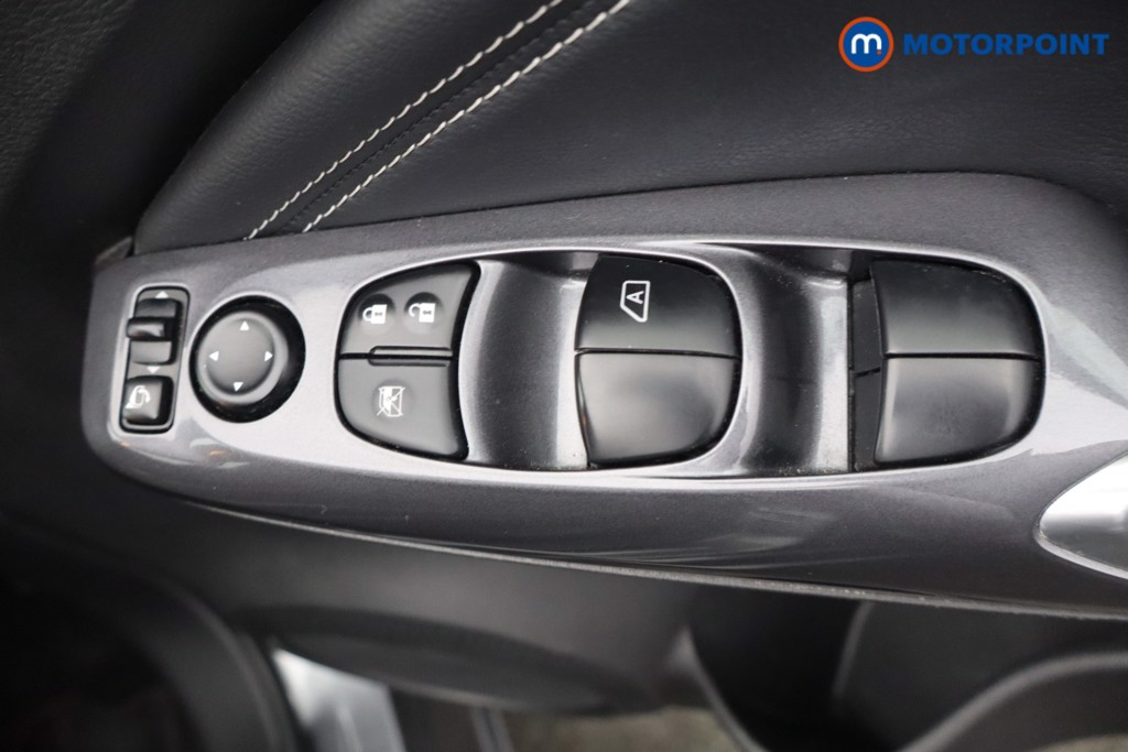 Nissan Juke N-Connecta Automatic Petrol SUV - Stock Number (1658961) - 11th supplementary image