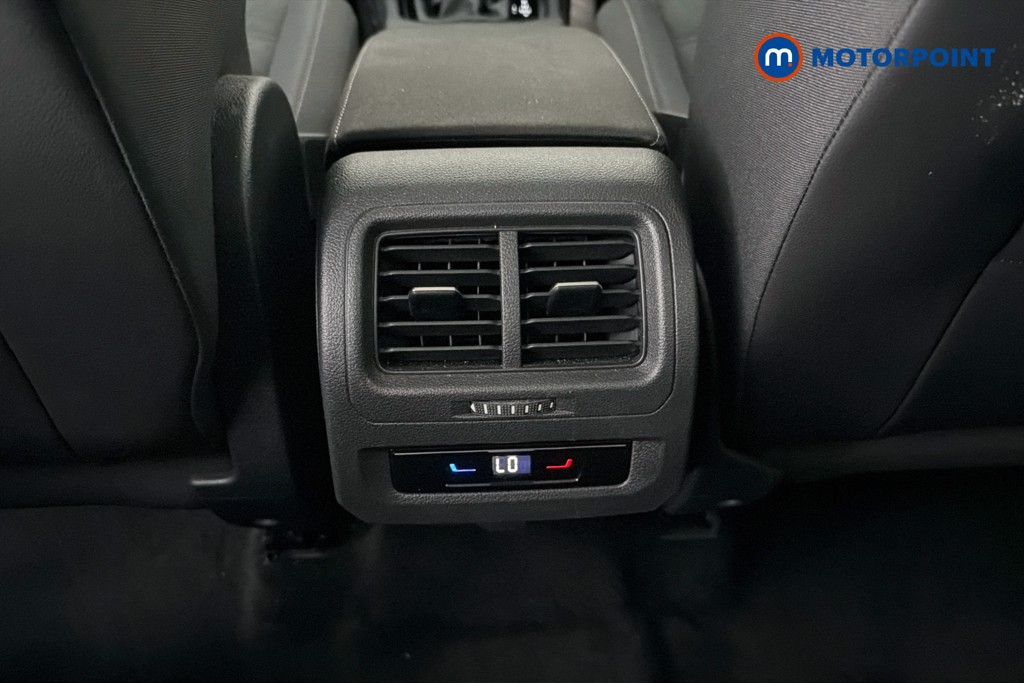 Volkswagen Touran SEL Automatic Petrol People Carrier - Stock Number (1663452) - 30th supplementary image