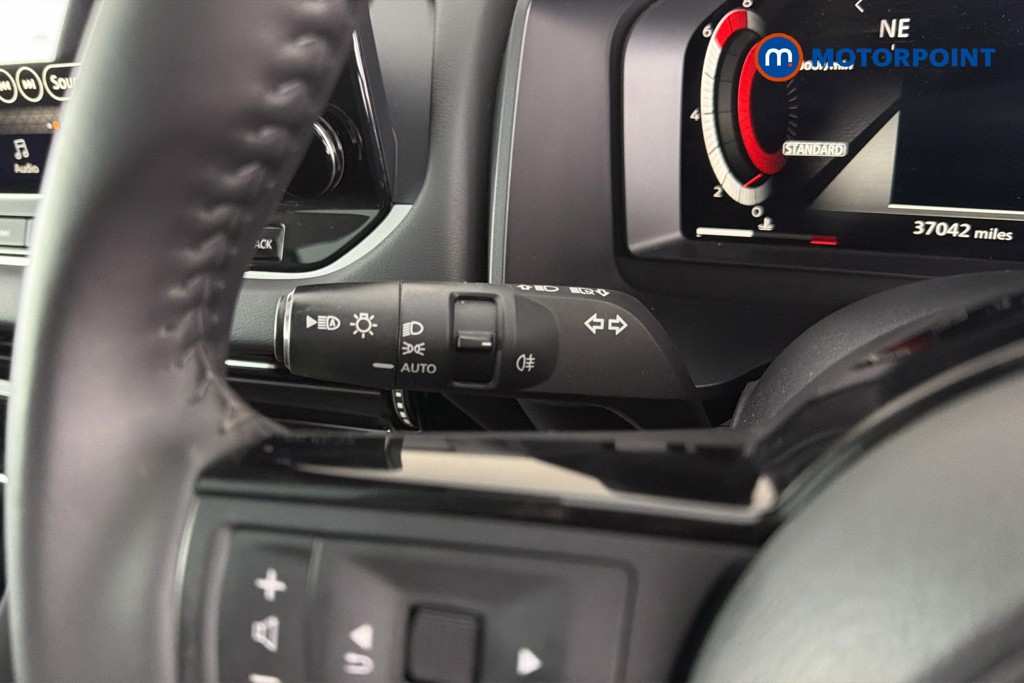 Nissan Qashqai Premiere Edition Manual Petrol SUV - Stock Number (1665776) - 6th supplementary image