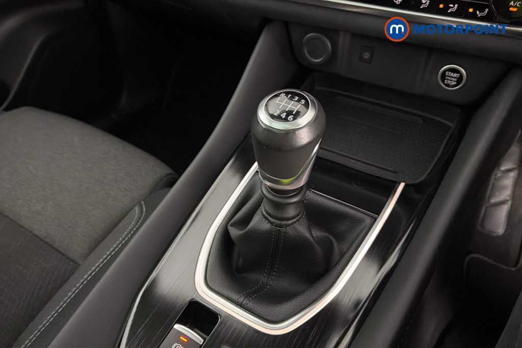 Nissan Qashqai Premiere Edition Manual Petrol SUV - Stock Number (1665776) - 12th supplementary image
