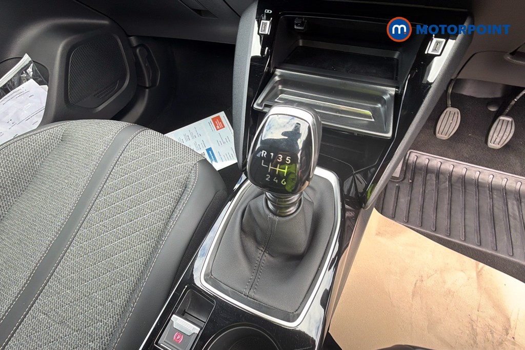 Peugeot 2008 Allure Manual Petrol SUV - Stock Number (1665842) - 4th supplementary image