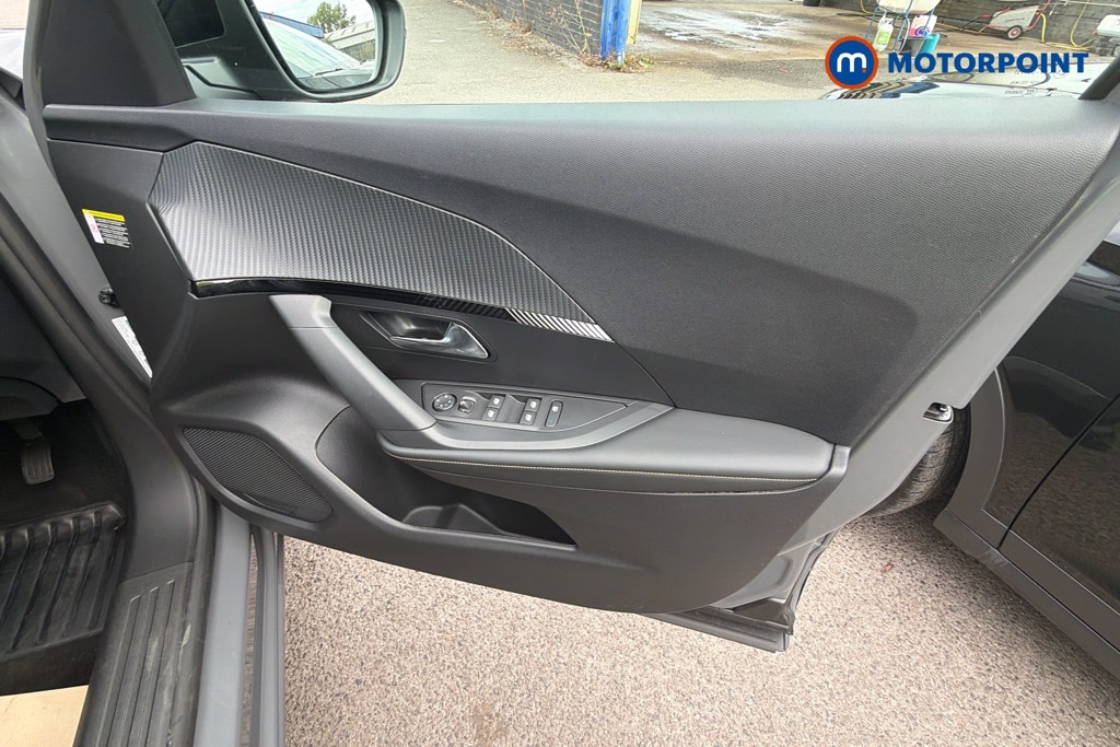 Peugeot 2008 Allure Manual Petrol SUV - Stock Number (1665842) - 38th supplementary image