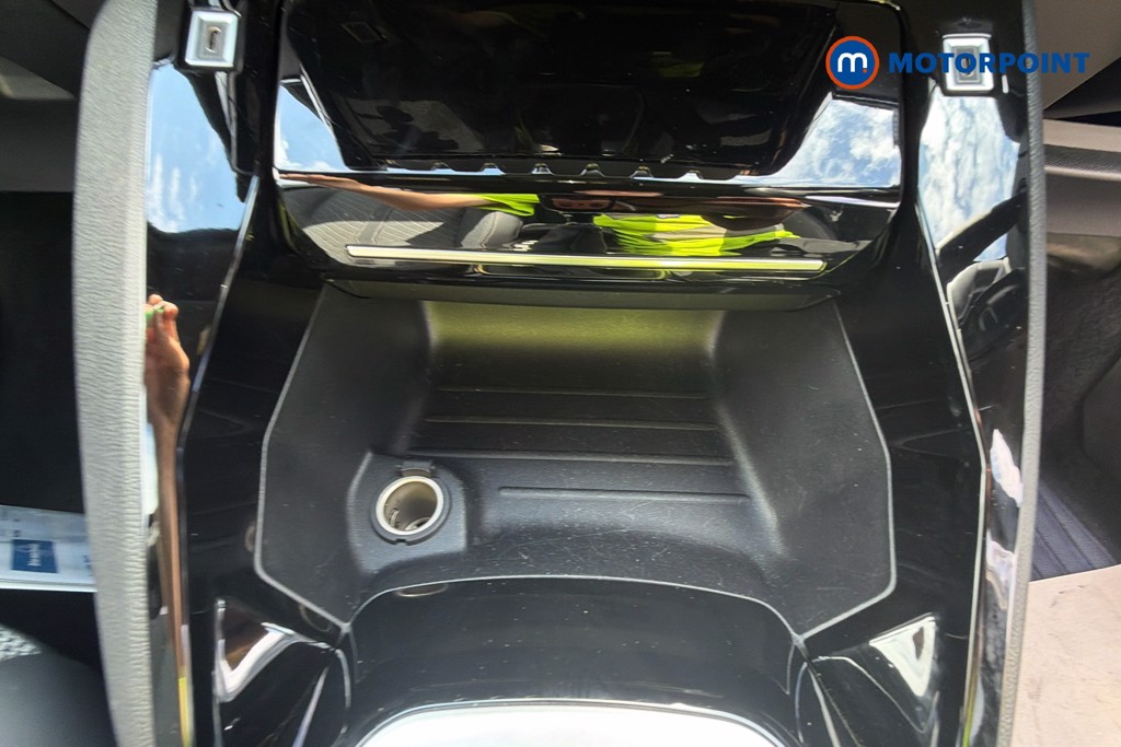 Peugeot 2008 Allure Manual Petrol SUV - Stock Number (1665900) - 4th supplementary image