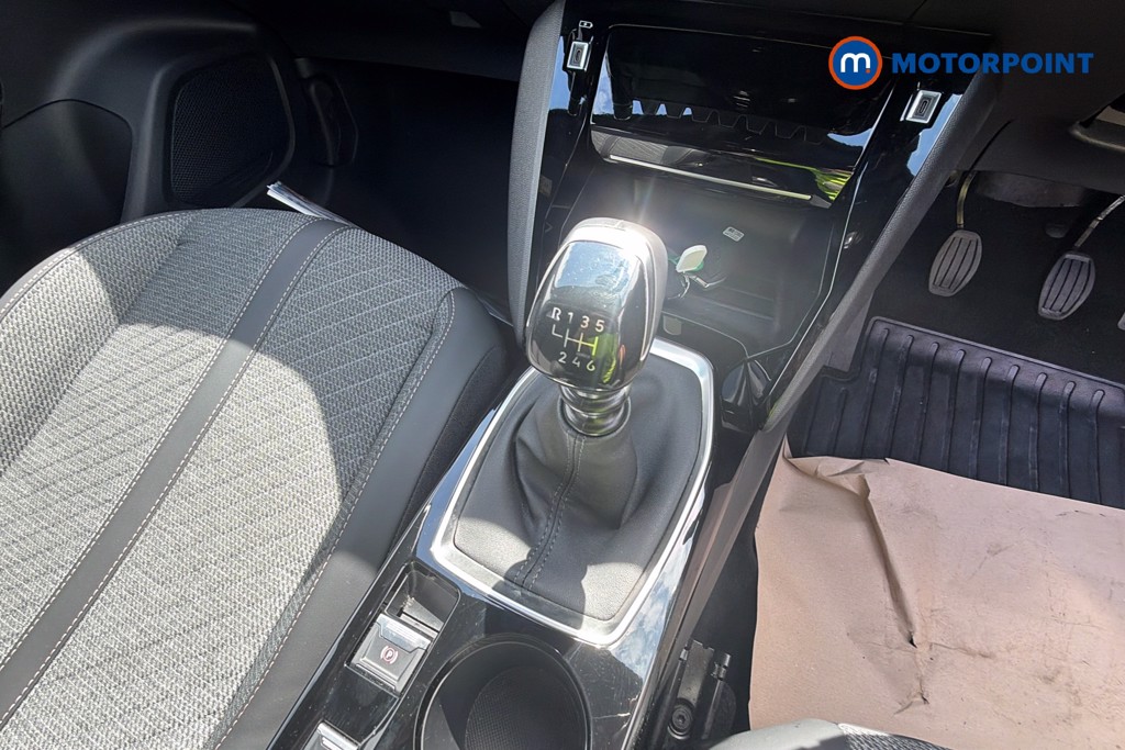 Peugeot 2008 Allure Manual Petrol SUV - Stock Number (1665900) - 5th supplementary image