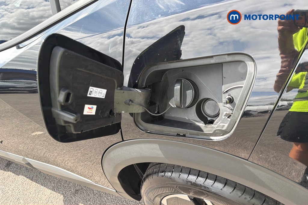 Peugeot 2008 Allure Manual Petrol SUV - Stock Number (1665900) - 33rd supplementary image