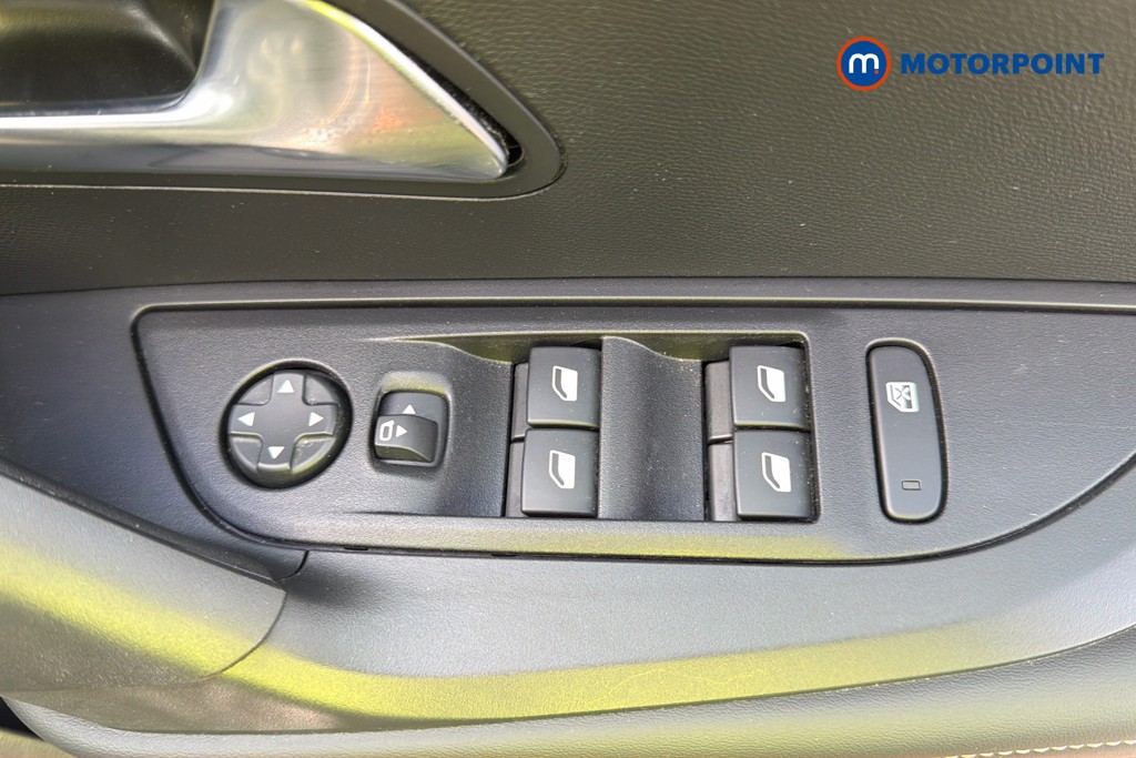 Peugeot 2008 Allure Manual Petrol SUV - Stock Number (1665900) - 42nd supplementary image