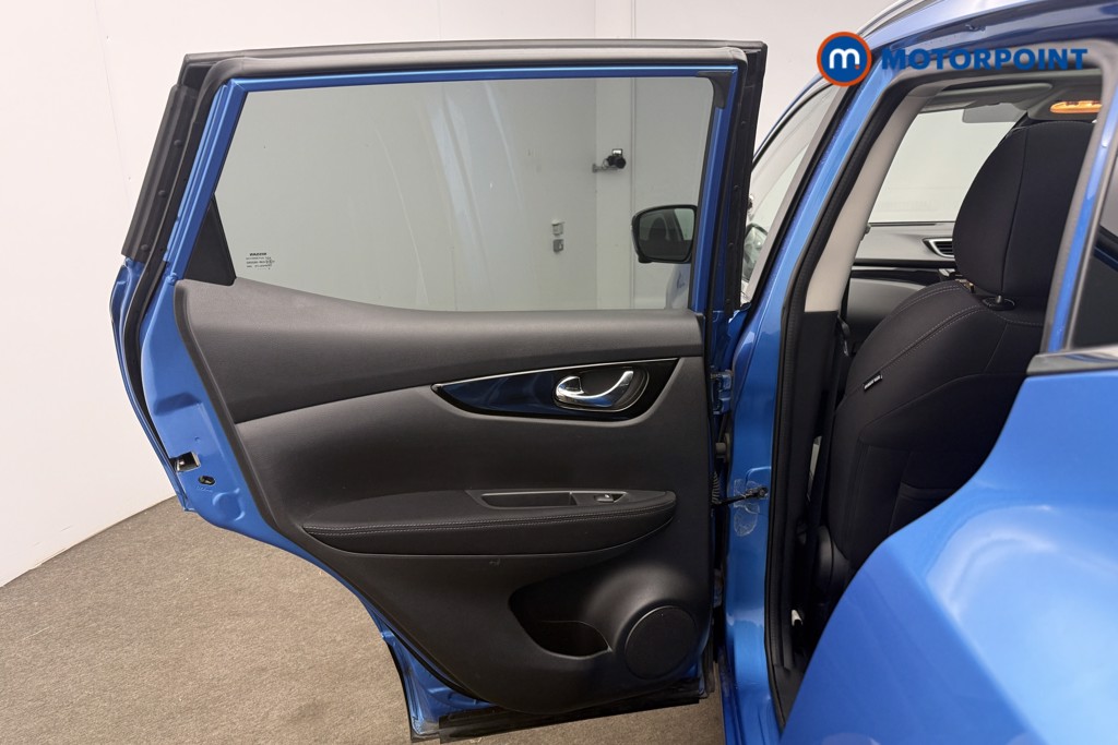 Nissan Qashqai N-Connecta Automatic Petrol SUV - Stock Number (1666576) - 9th supplementary image