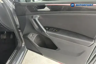 Volkswagen Tiguan Elegance Automatic Petrol Plug-In Hybrid SUV - Stock Number (1667488) - 18th supplementary image