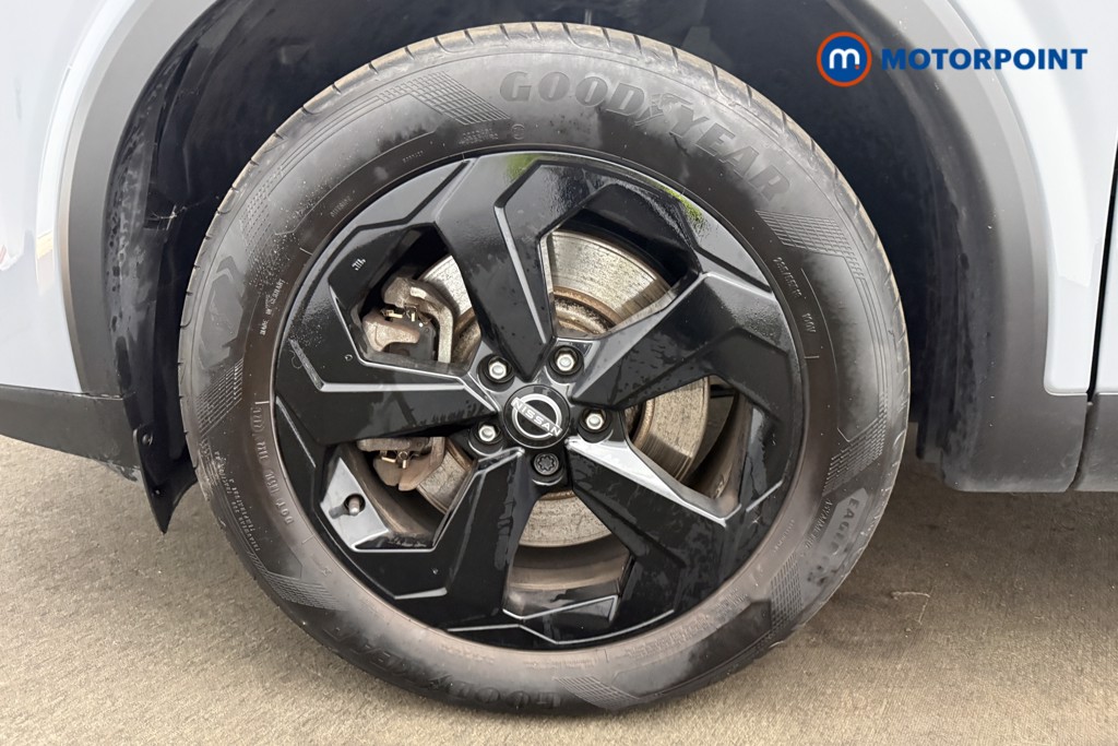 Nissan Qashqai N-Connecta Automatic Petrol-Electric Hybrid SUV - Stock Number (1654325) - 6th supplementary image