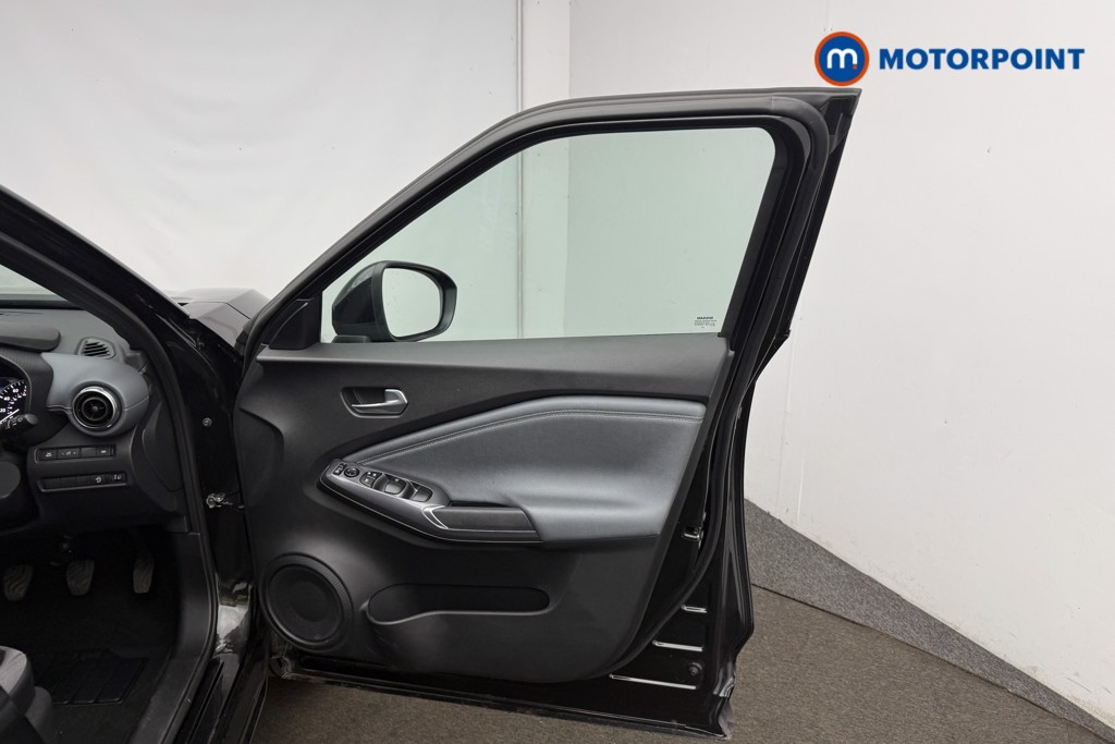 Nissan Juke N-Connecta Manual Petrol SUV - Stock Number (1656238) - 23rd supplementary image