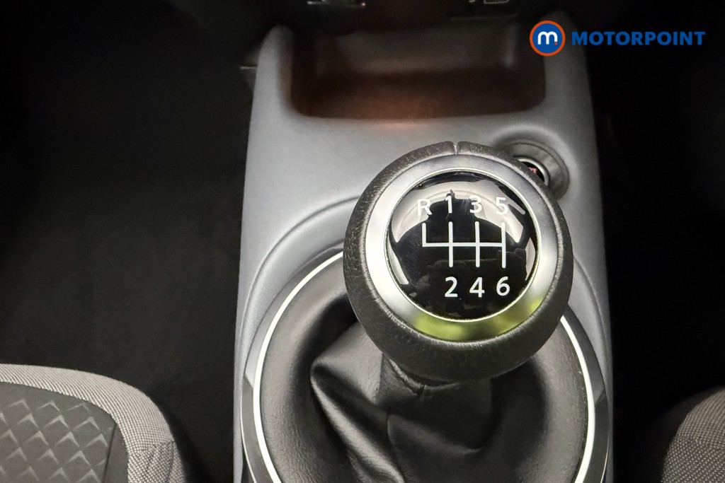 Nissan Juke N-Connecta Manual Petrol SUV - Stock Number (1656238) - 36th supplementary image
