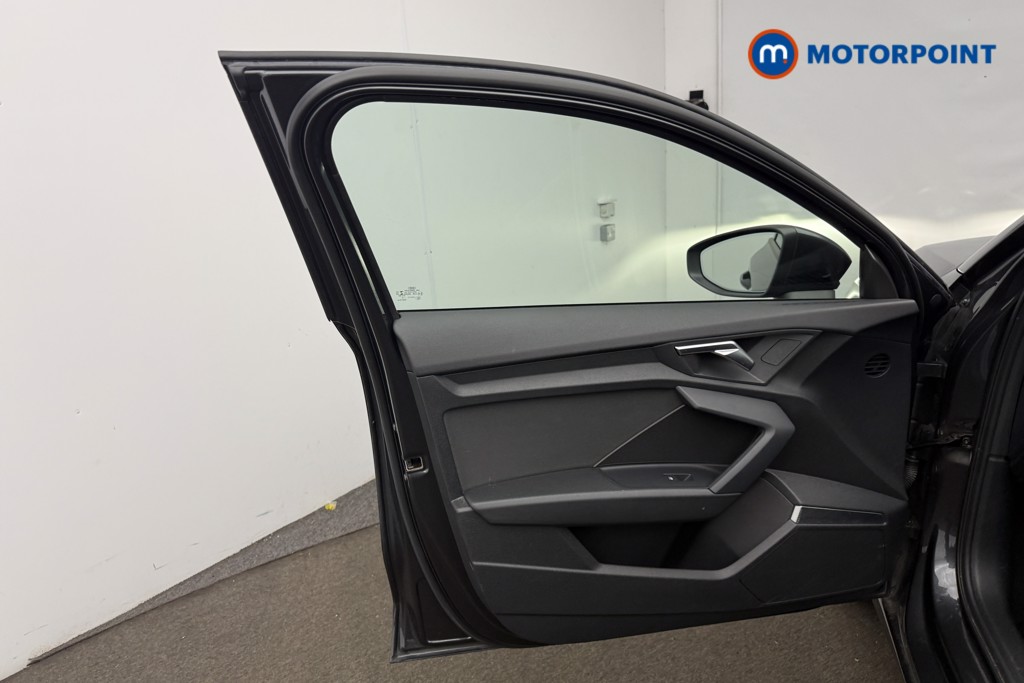 Audi A3 Technik Manual Petrol Hatchback - Stock Number (1658452) - 3rd supplementary image