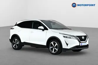 Nissan Qashqai N-Connecta Automatic Petrol SUV - Stock Number (1660044) - Drivers side front corner
