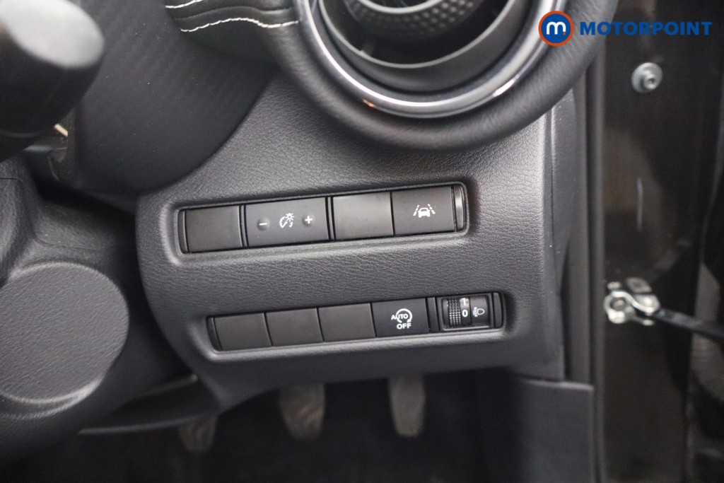 Nissan Juke N-Connecta Manual Petrol SUV - Stock Number (1660525) - 12th supplementary image