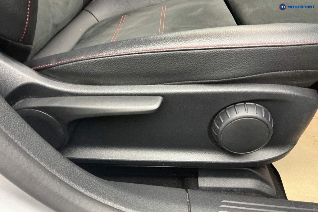 Mercedes-Benz A Class Amg Line Automatic Diesel Hatchback - Stock Number (1664253) - 16th supplementary image
