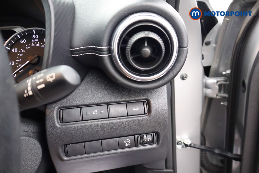 Nissan Juke N-Connecta Automatic Petrol SUV - Stock Number (1665096) - 7th supplementary image