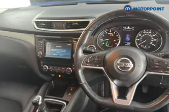 Nissan Qashqai Tekna Manual Petrol SUV - Stock Number (1666563) - 1st supplementary image