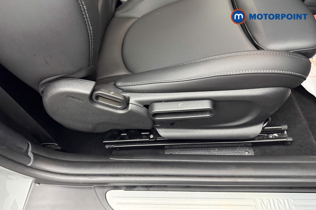 Mini Hatchback One Classic Manual Petrol Hatchback - Stock Number (1666719) - 17th supplementary image